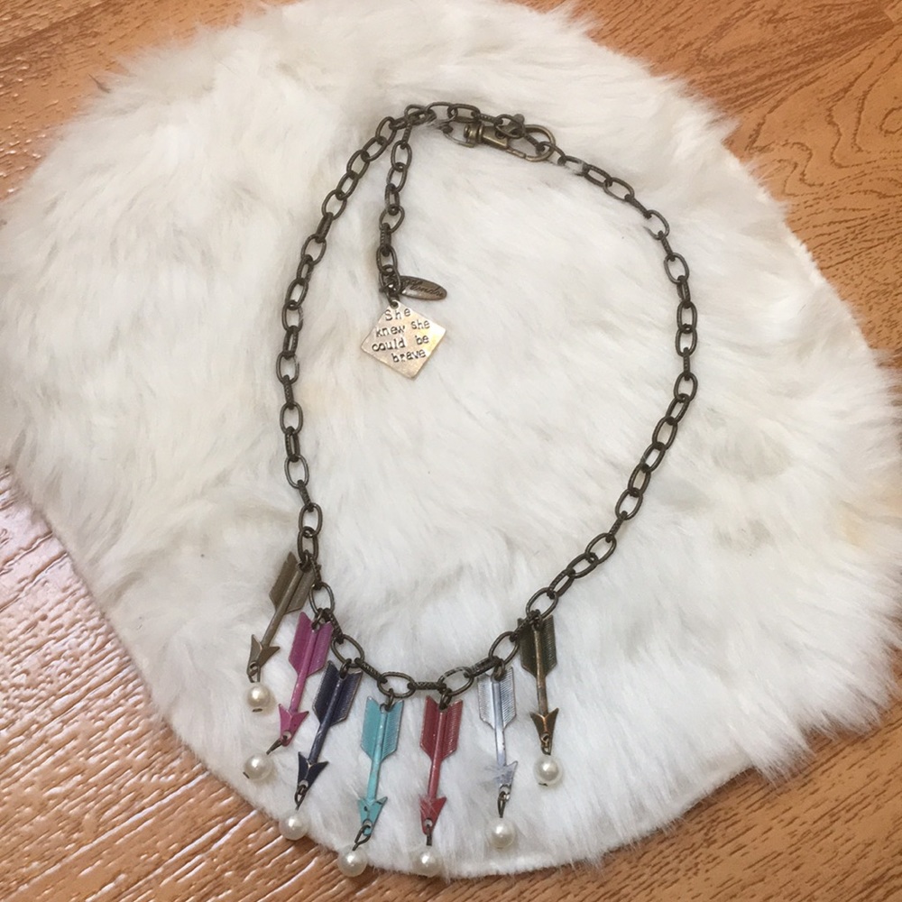Plunder arrow necklace